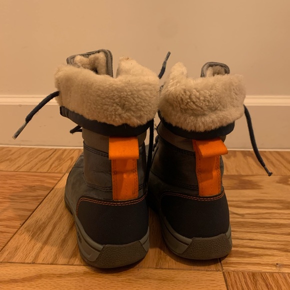 UGGs KIDS BUTTE CWR Boot GIRLS - Picture 7 of 9